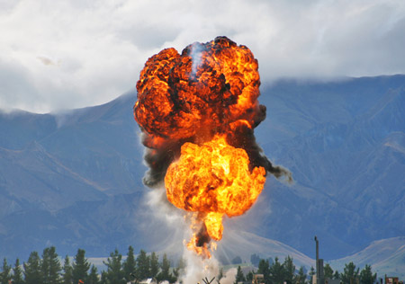  爆破、化爆、風洞試驗